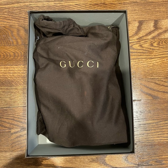 Gucci Nero Pumps - Like New! Size 38, approx 4 in high - Picture 4 of 10